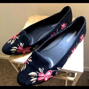 Aerosole embroidered velvet cigar flats